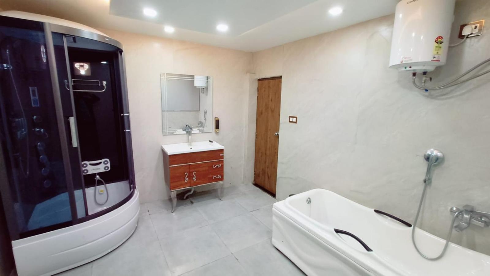 V Square Airport Hotel 3*