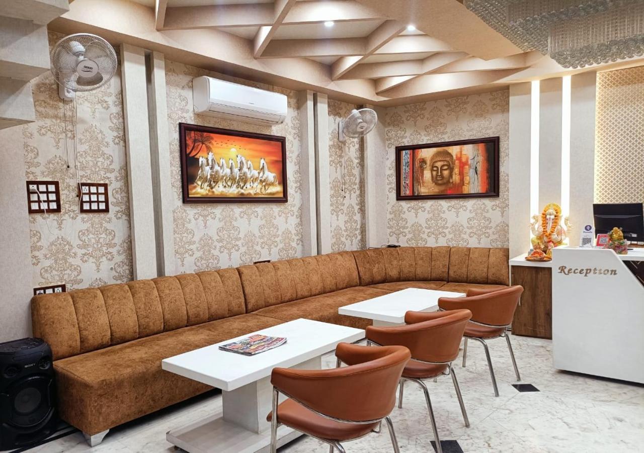 Hotel V Square Airport 3*