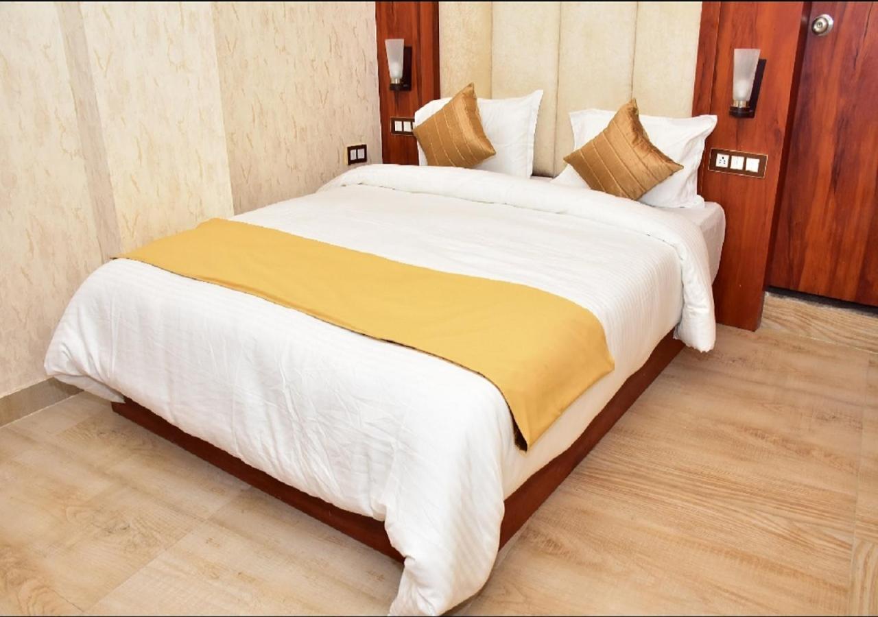 V Square Airport 3* Lucknow